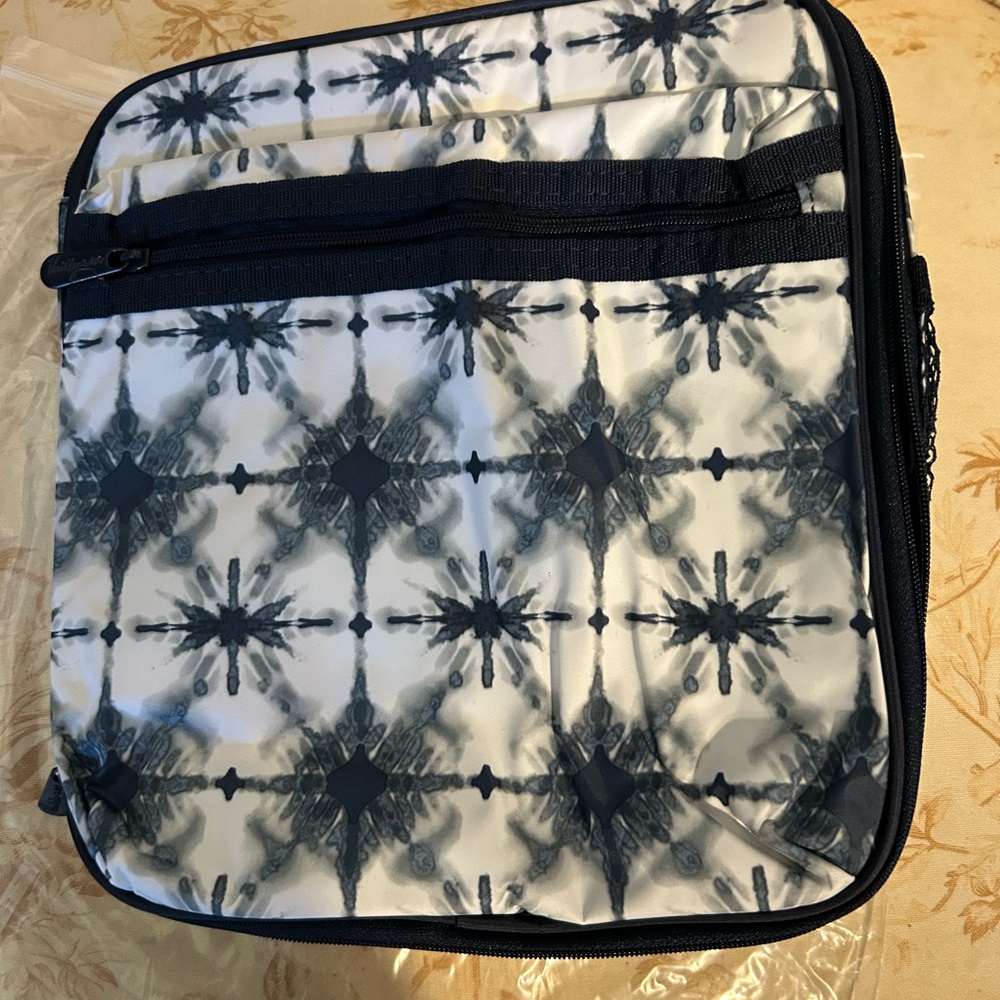 Thirty-One Blue and White with Modern Design thermal tote